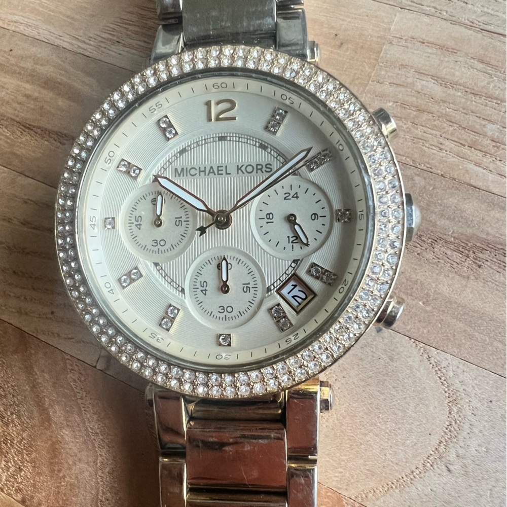 Michael Kors ladies gold tone dress watch NEW BATTERY